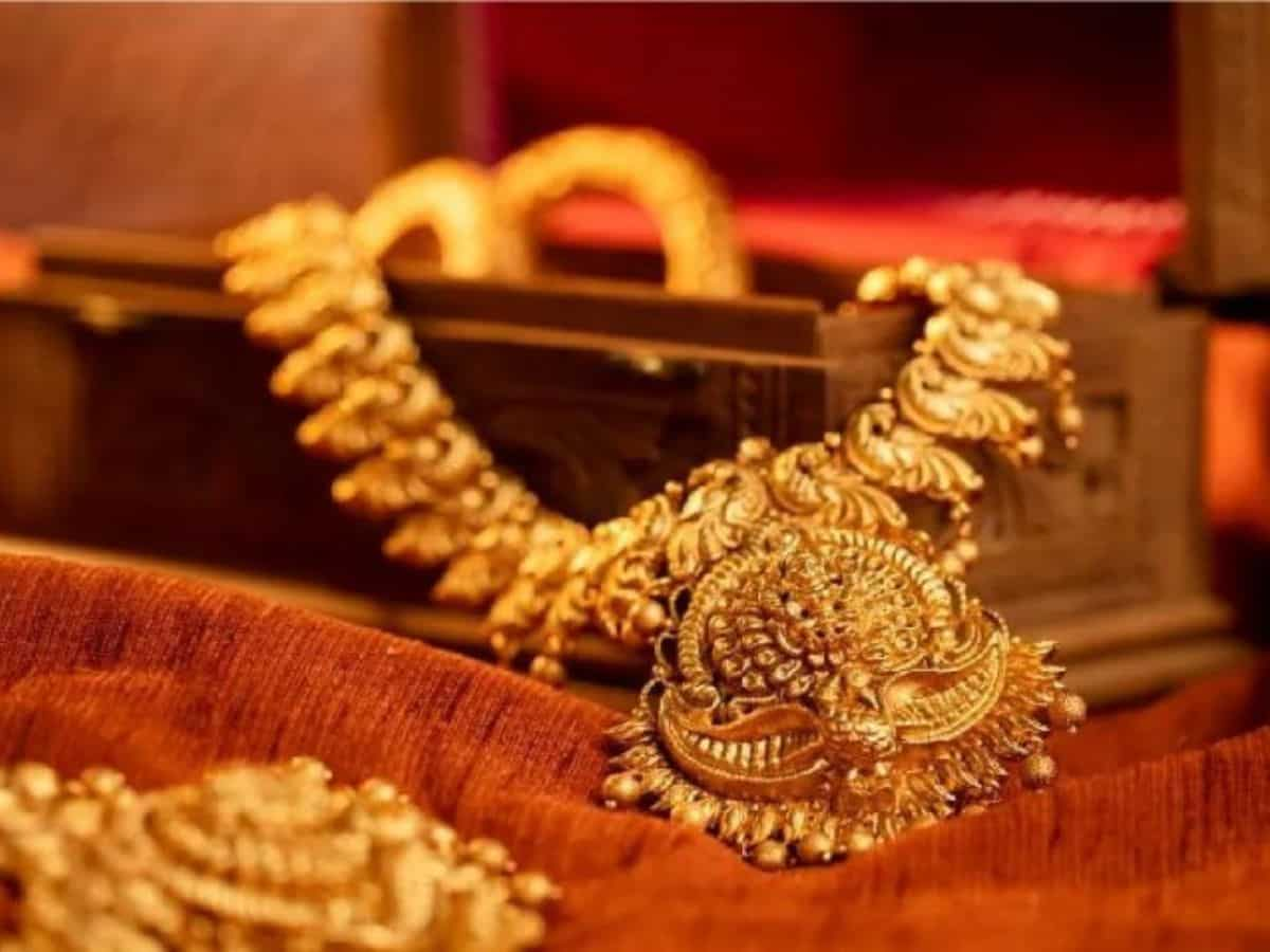 15 मई को कितना चढ़ा सोना? जानें Gold-Silver के क्या चल रहे हैं दाम