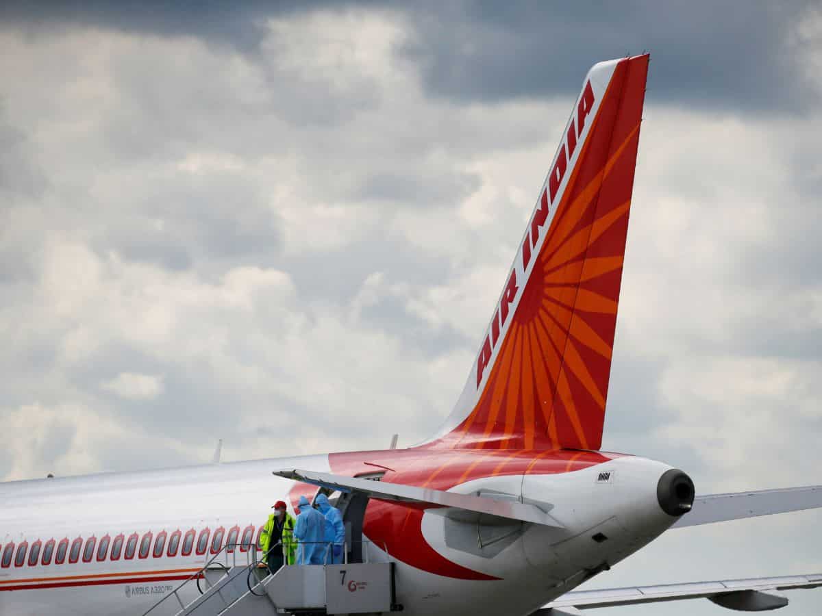 Air India ने ₹15,000 तक बढ़ाई पायलटों की सैलरी, परफॉरमेंस बोनस का भी हुआ एलान