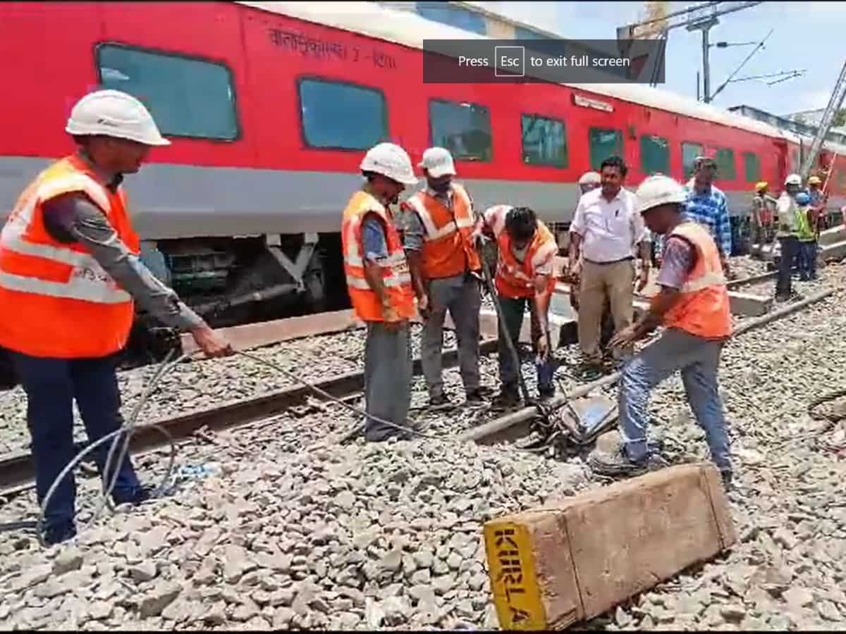 Train Accident: पालघर रेल हादसे के बाद सेवा बहाल करने में जुटे 300 कर्मचारी, आज भी कैंसिल हैं ये 41 ट्रेनें