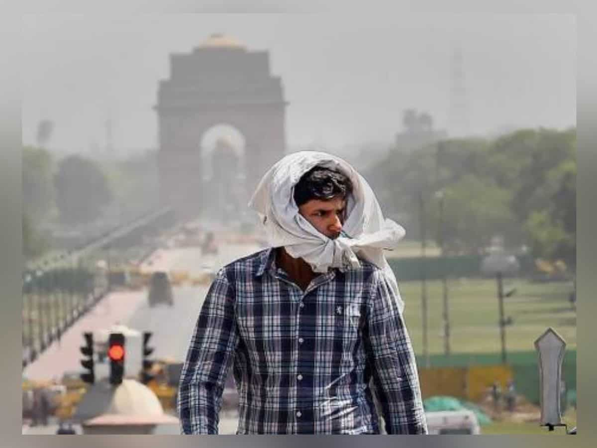 Highest Temperature In Delhi: मौसम विभाग का भी चकराया सिर जब दिल्‍ली में देखा 52.9 डिग्री तापमान, देनी पड़ी सफाई…