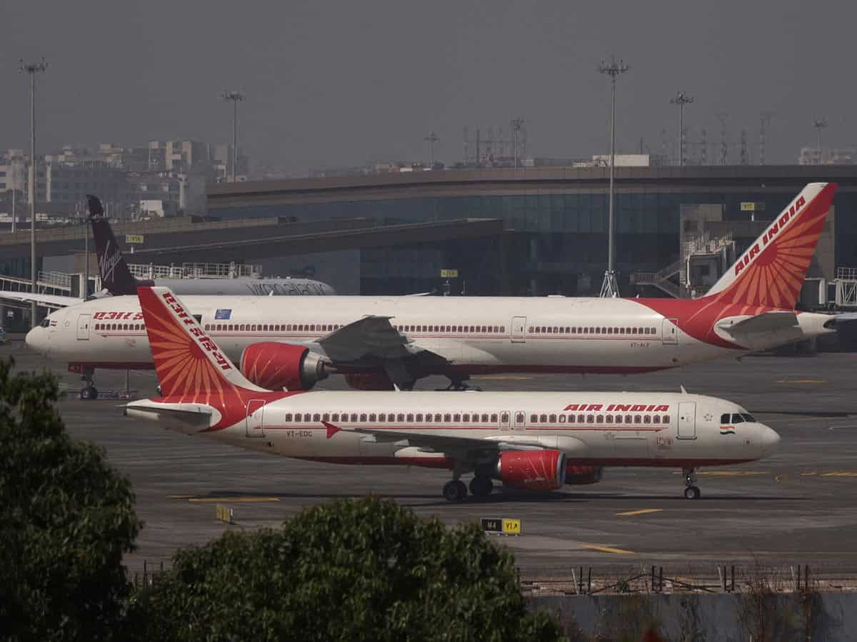 भीषण गर्मी में फ्लाइट्स की देरी पर DGCA सख्त, Air India को भेजा कारण बताओ नोटिस, तीन दिन के अंदर मांगा जवाब