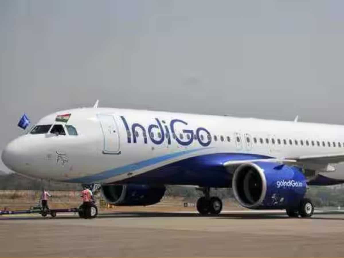 Indigo की फ्लाइट को बम से उड़ाने की धमकी, मुंबई एयरपोर्ट पर इमरजेंसी की घोषणा