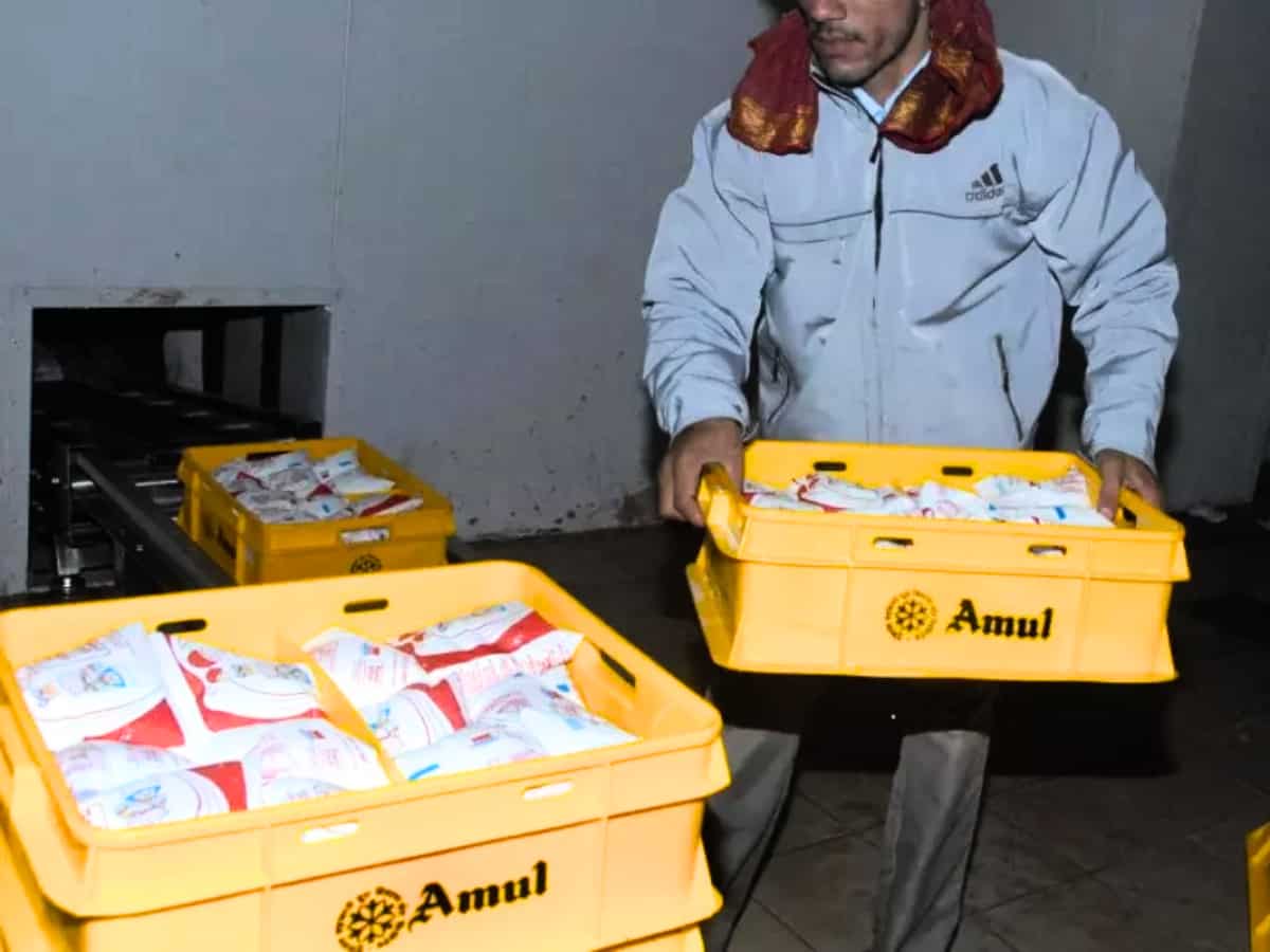 3 जून की सुबह-सुबह लगेगा दूध पीने वालों को तगड़ा झटका, Amul ने 2 रुपए/लीटर बढ़ाई कीमतें, चेक करें रेट लिस्ट