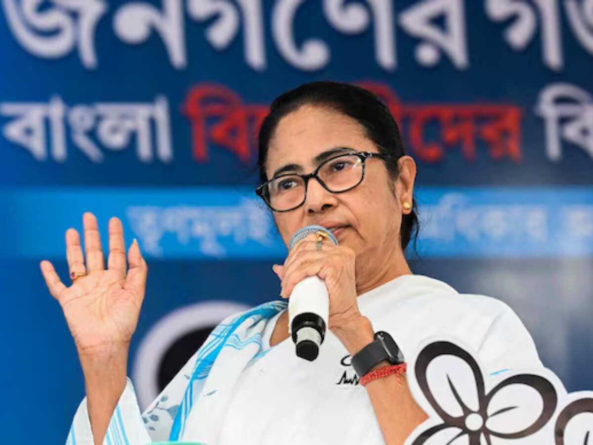 West Bengal में फिर से ममता दीदी ने कर दिया खेला? एग्जिट पोल के उलट रूझानों में टीएमसी 30 सीटों पर आगे