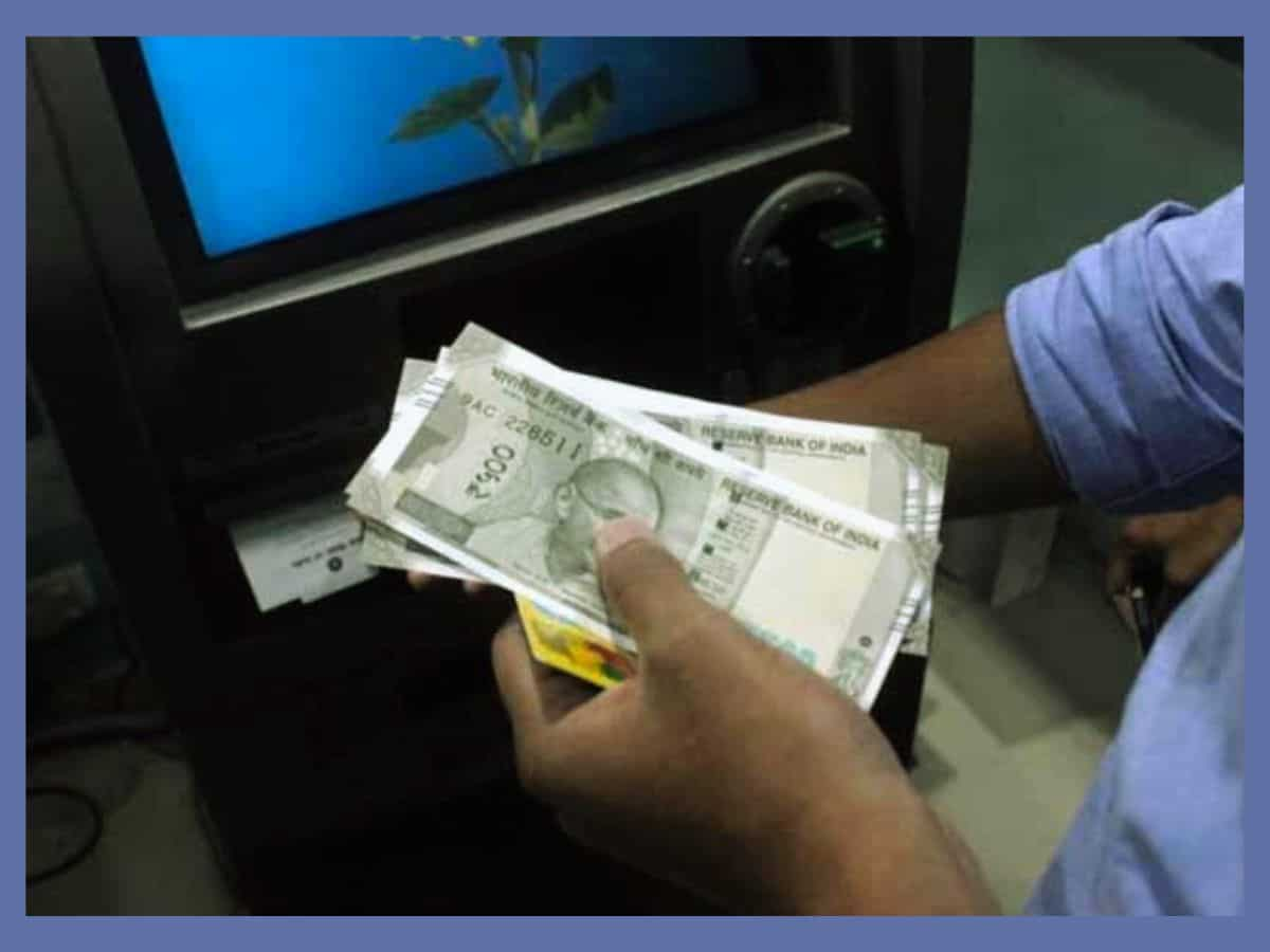 ATM Withdrawal Cost: एटीएम से कैश निकालना हो सकता है महंगा, ऑपरेटर्स ने की इंटरचेंज फीस बढ़ाने की मांग