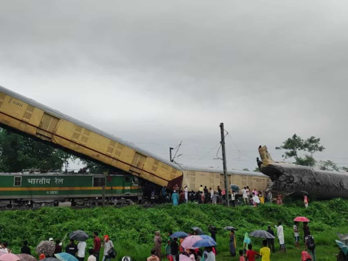 Kanchanjunga Express Accident: ट्रेन हादसे को रोकने के लिए बना कवच सिस्टम क्यों नहीं आया काम? जानें क्या असली वजह