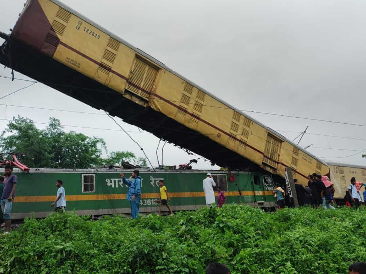 Kanchanjunga Express Accident: लोको पायलट की गलती या सिग्नल हुआ फेल? किसकी चूक से हुआ कंचनजंगा हादसा