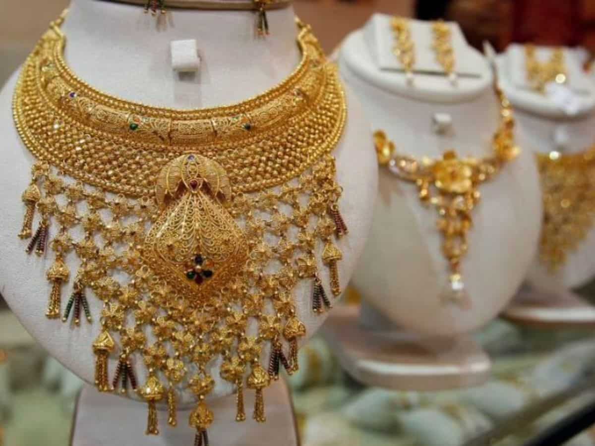 Gold Price Today: रुपये में तेजी से सोना सुस्त, MCX पर गिर गए गोल्ड-सिल्वर के भाव