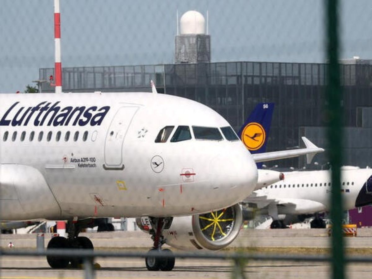 दिल्ली एयरपोर्ट पर टला बड़ा हादसा, लैंडिंग के समय विमान के पहिए में लगी आग, मुश्किल में पड़ी 490 पैसेंजर्स की जान