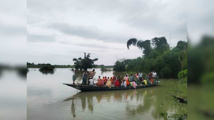 Devastating Assam Flood: बाढ़ ने मचाई तबाही, 52 की मौत और हजारों हुए बेघर, पीड़ितों ने लगाई मदद की गुहार 