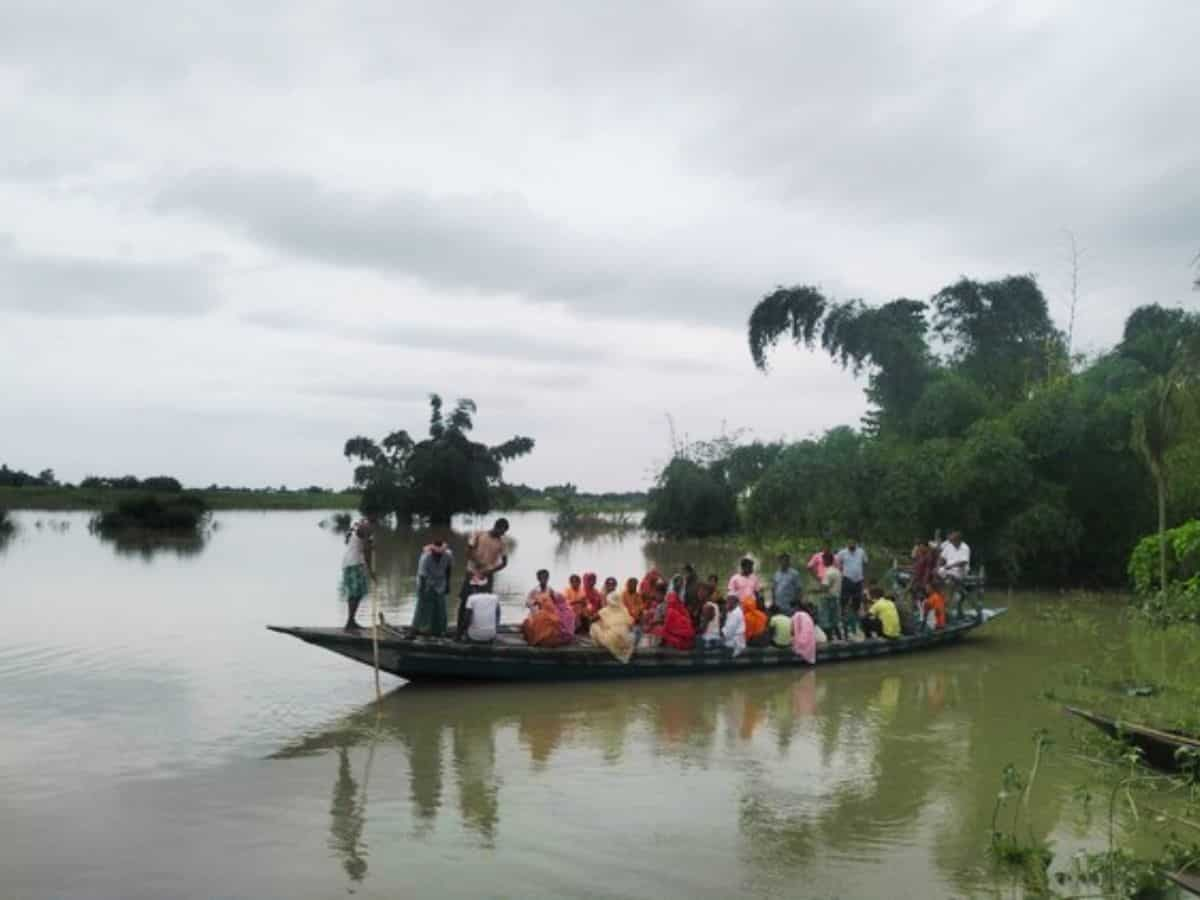 Devastating Assam Flood: बाढ़ ने मचाई तबाही, 52 की मौत और हजारों हुए बेघर, पीड़ितों ने लगाई मदद की गुहार 