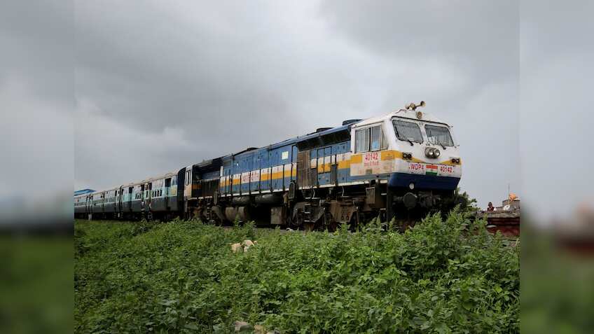 Railway Income: पैसेंजर रेवेन्यू में आया 10% का उछाल, पहली तिमाही में पूर्वी रेलवे ने कर ली ₹953 करोड़ की कमाई