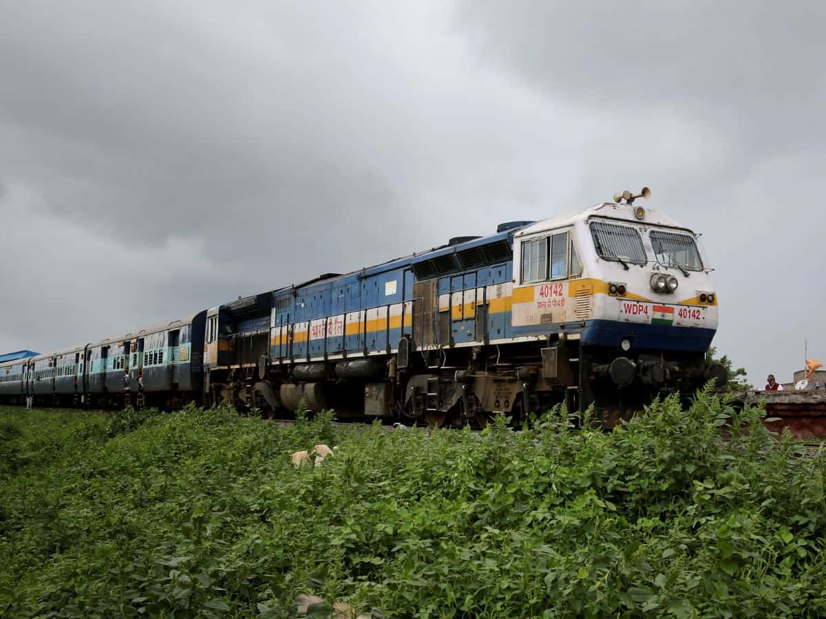 Railway Income: पैसेंजर रेवेन्यू में आया 10% का उछाल, पहली तिमाही में पूर्वी रेलवे ने कर ली ₹953 करोड़ की कमाई