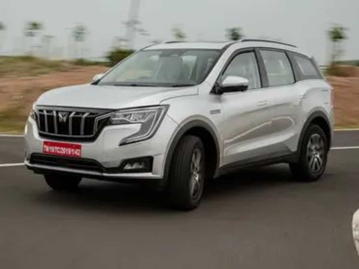 Mahindra XUV700 AX7 की कीमत