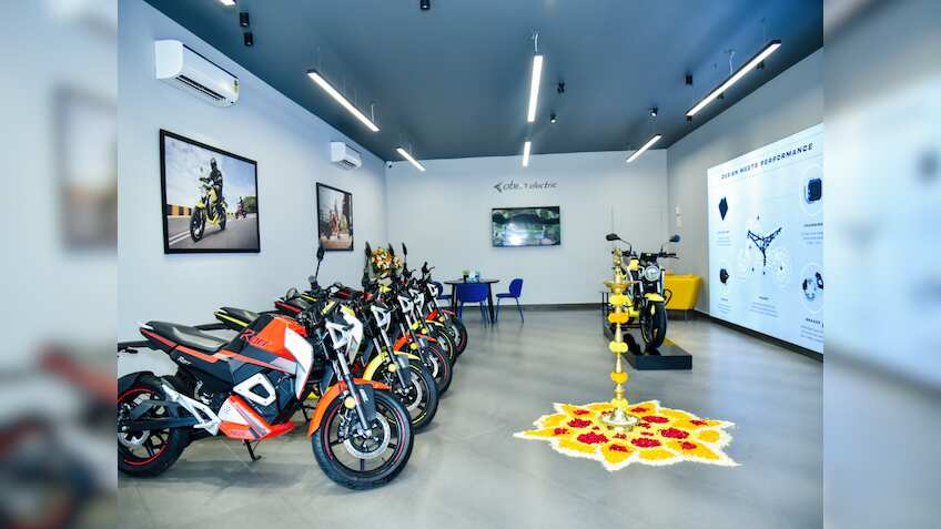 इलेक्ट्रिक बाइक खरीदने वालों के लिए शानदार ऑफर! 20,000 रुपए सस्ती मिल रहा है ये मॉडल