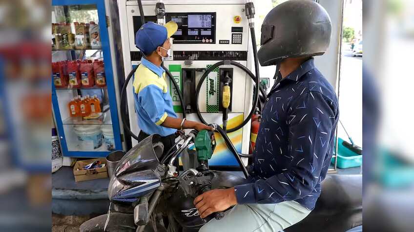 Petrol-Diesel Price 13th July: एक ही दिन में 52 रुपये महंगा हो गया कच्चा तेल, जानिए डीजल-पेट्रोल की कीमतों पर क्या पड़ा असर