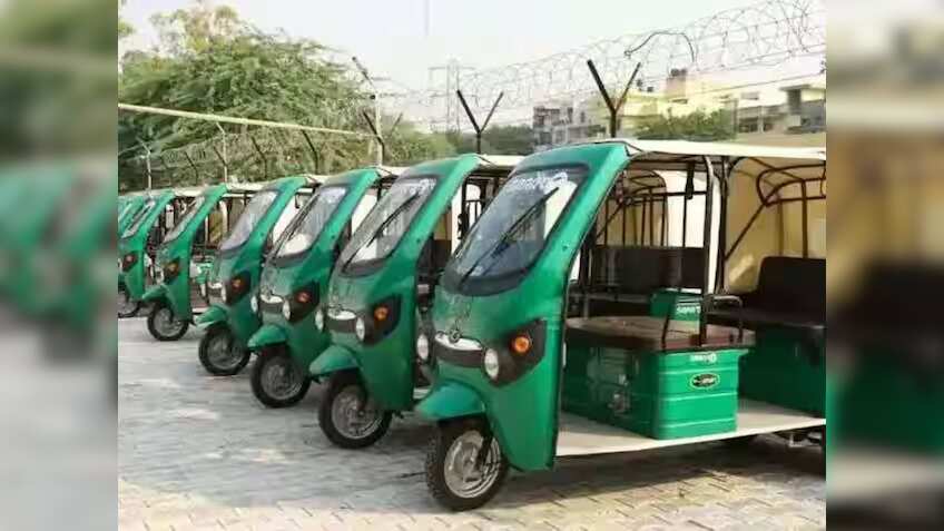 दिल्ली मेट्रो से सफर करने वालों के लिए जरूरी खबर! कनेक्टिविटी के लिए इन स्टेशन पर तैनात हुए 1100 ई-ऑटो