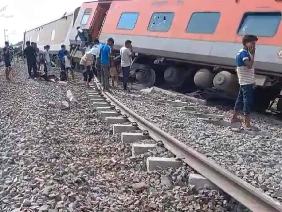 Gonda Train Accident: डिब्रूगढ़ एक्सप्रेस हादसा या साजिश? लोको पायलट ने एक्सीडेंट से पहले सुनी धमाके की आवाज