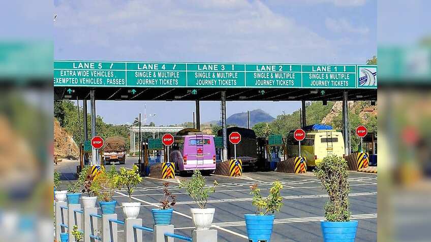 FASTag लगाते वक्त कर दी ये गलती, दोगुना टोल देने के लिए हो जाएं तैयार, जानिए नए नियम