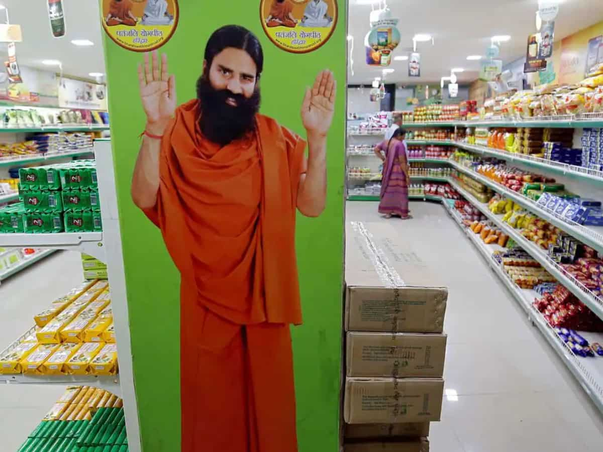 स्वामी रामदेव की कंपनी Patanjali Foods का मुनाफा 3 गुना बढ़ा, रेवेन्यू में आई गिरावट