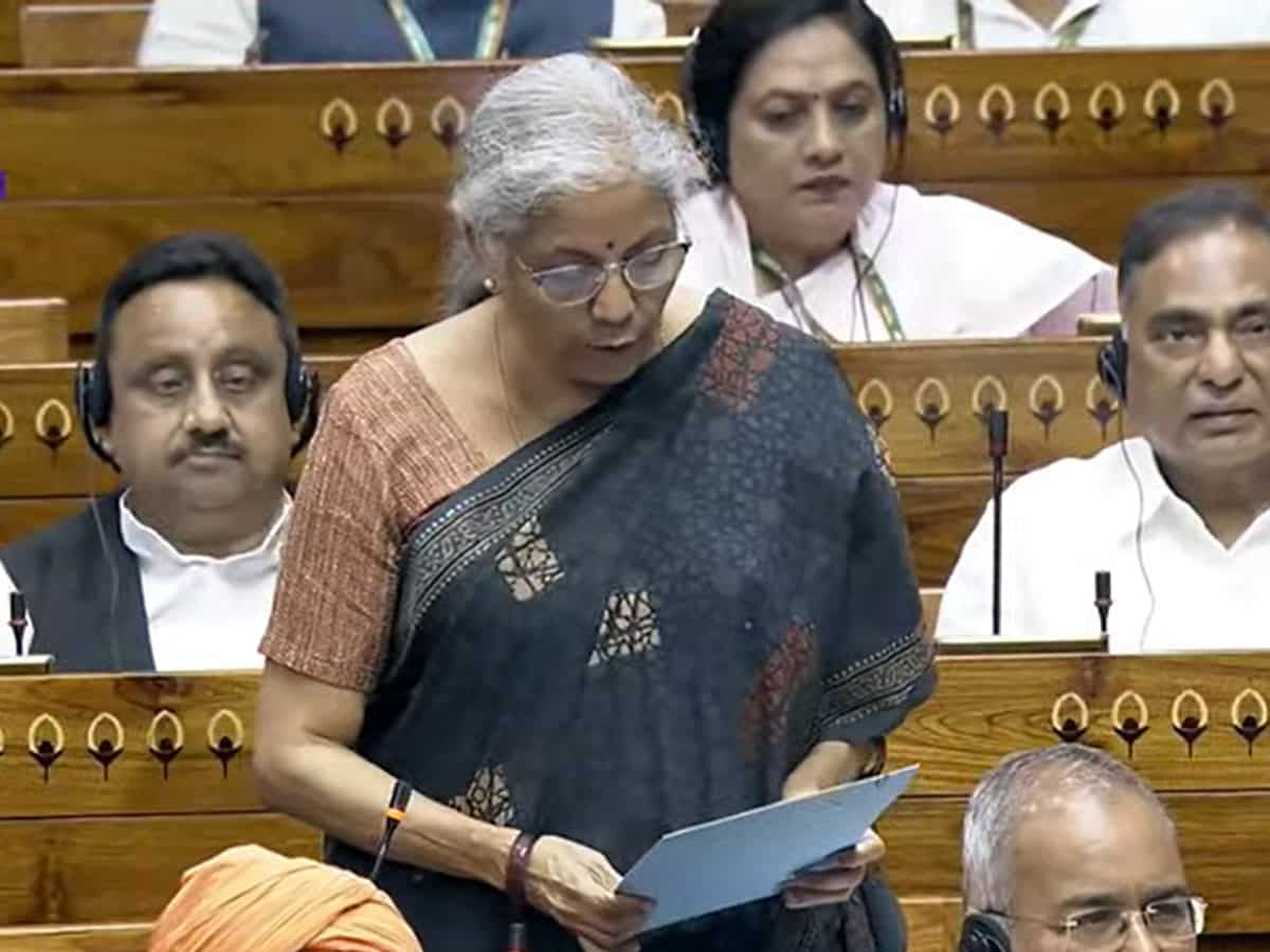 Budget 2024: वित्त मंत्री निर्मला सीतारमण ने पेश किया Economic Survey, सरकार का दावा- काबू में है महंगाई