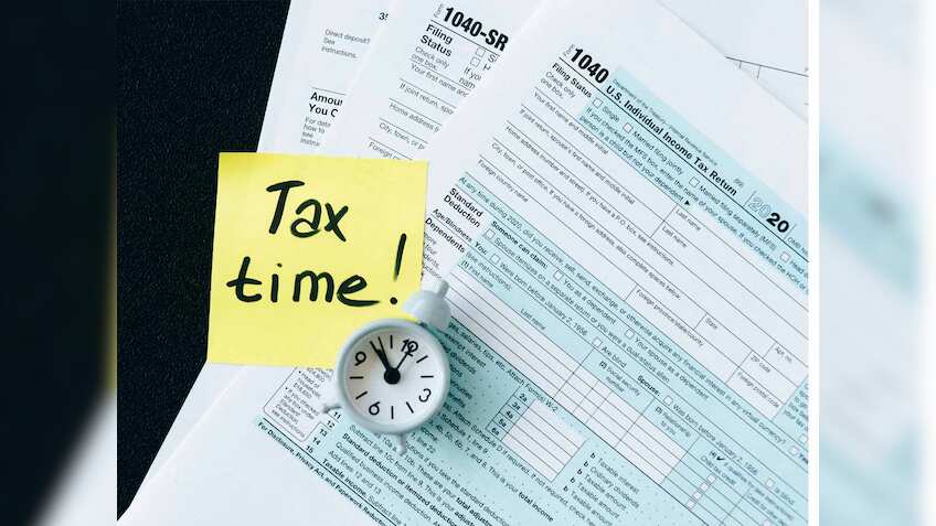 पांच करोड़ टैक्सपेयर्स ने फाइल किया इनकम टैक्स रिटर्न, आप भी जान लें ITR भरने की आखिरी डेट