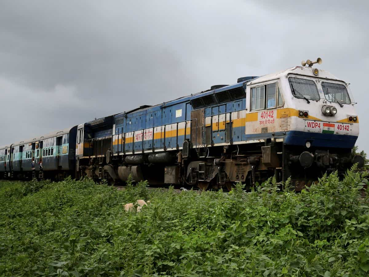 रक्षाबंधन से लेकर दिवाली तक कंफर्म सीट का हो गया इंतजाम, रेलवे ने कर दिया इन स्पेशल ट्रेनों का एलान