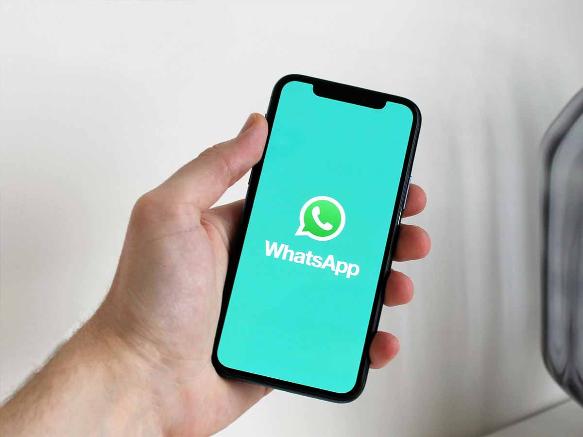 लाइव ट्रांसलेशन से बिना इंटरनेट फोटो शेयरिंग तक, Whatsapp पर जल्द लॉन्च होने वाले हैं ये फीचर्स
