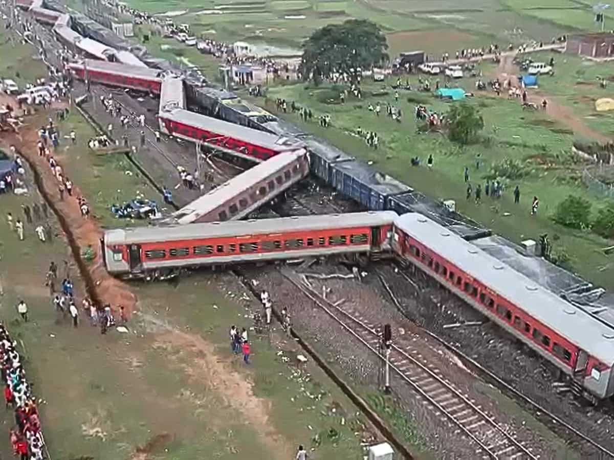 पिछले 13 दिन में 7 बड़े रेल हादसे... पटरी से कब-कहां उतरी ट्रेन- देखिए PHOTOS
