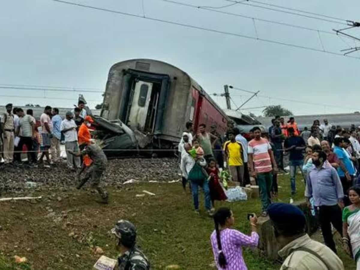 Train Cancellation Today: झारखंड रेल हादसे के दूसरे दिन भी 44 ट्रेनें हैं कैंसिल, ट्रैक मरम्मत का काम है जारी