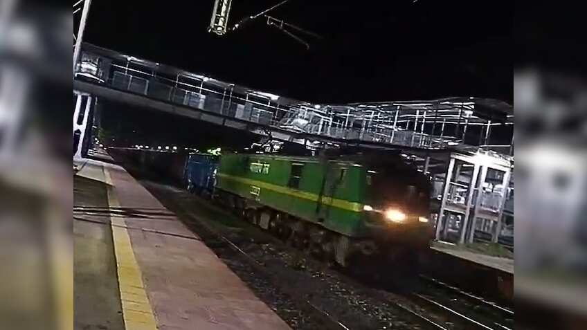 रेलवे ने चलाया 'ब्रह्मास्त्र'! बोगी गिनते-गिनते थक जाएंगे... नहीं खत्म होगी ये 2.75 किलोमीटर लंबी ट्रेन, देखें VIDEO