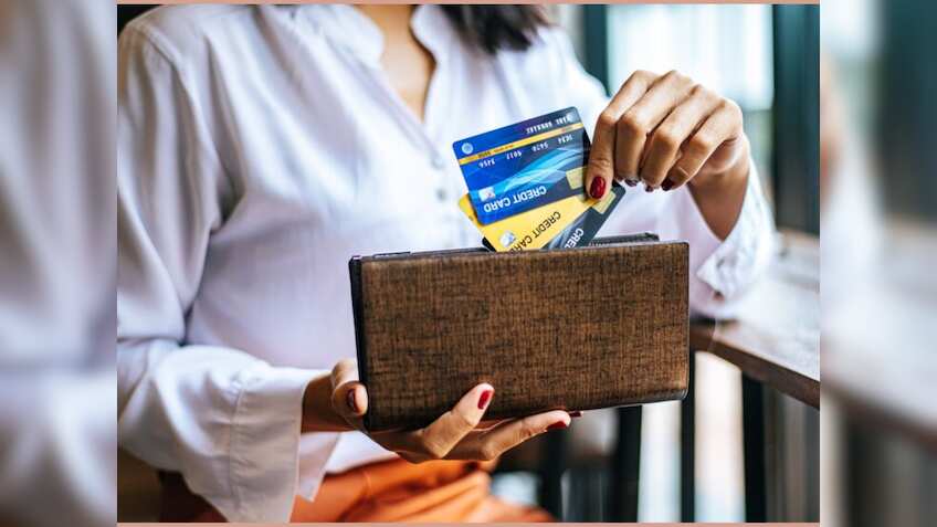 Credit Card का बकाया बन गया कर्ज का जंजाल, अब क्‍या करें, कैसे पाएं इस मुसीबत से छुटकारा?