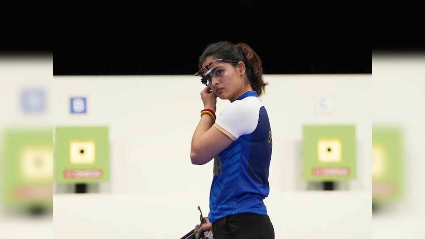 मेडल की हैट्रिक से चूकीं Manu Bhaker, करीबी मुकाबले में हंगरी की वेरोनिका मेजर से हारी
