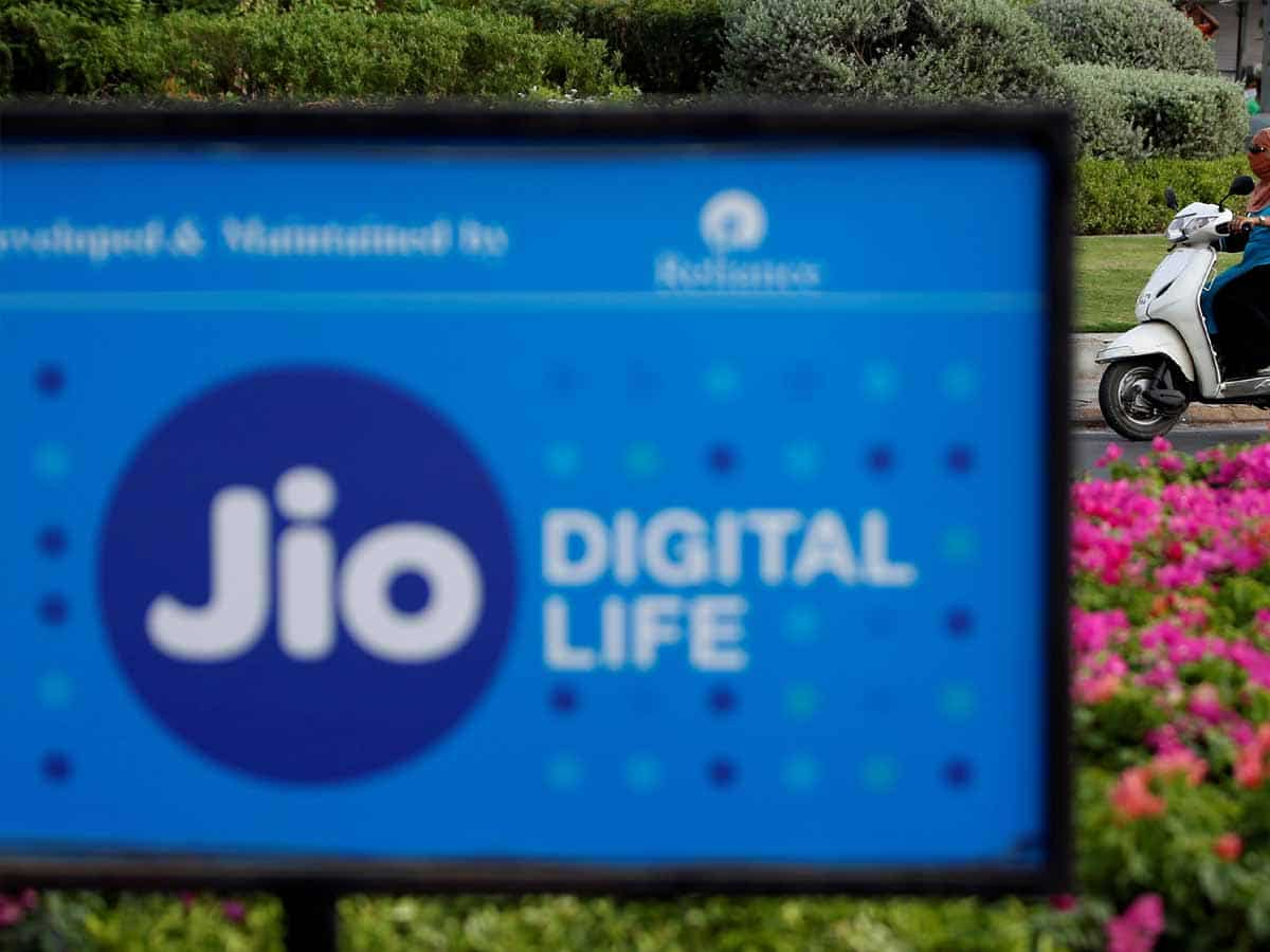 Jio TV के कारण हो रहा बिजनेस का नुकसान, TRAI के पास शिकायत लेकर पहुंचे केबल टीवी ऑपरटेर्स