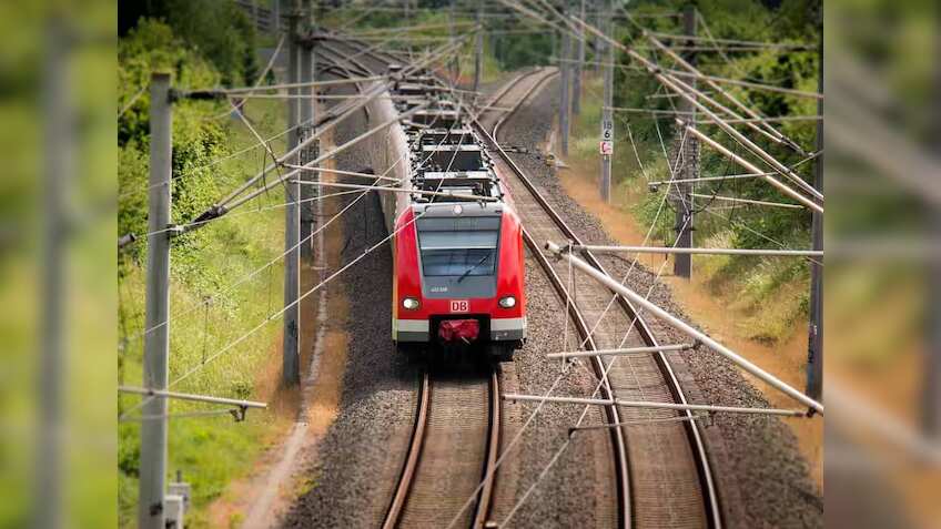 इस रेलवे स्टॉक पर हो सकती है हलचल, MRVC से मिला 243 करोड़ रुपए का ऑर्डर, सालभर में दिया 151% रिटर्न