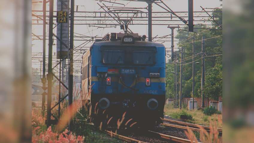 गणपति के लिए रेलवे ने कर दिया कंफर्म सीट का इंतजाम, इन शहरों के लिए चला रही है 20 स्पेशल ट्रेन