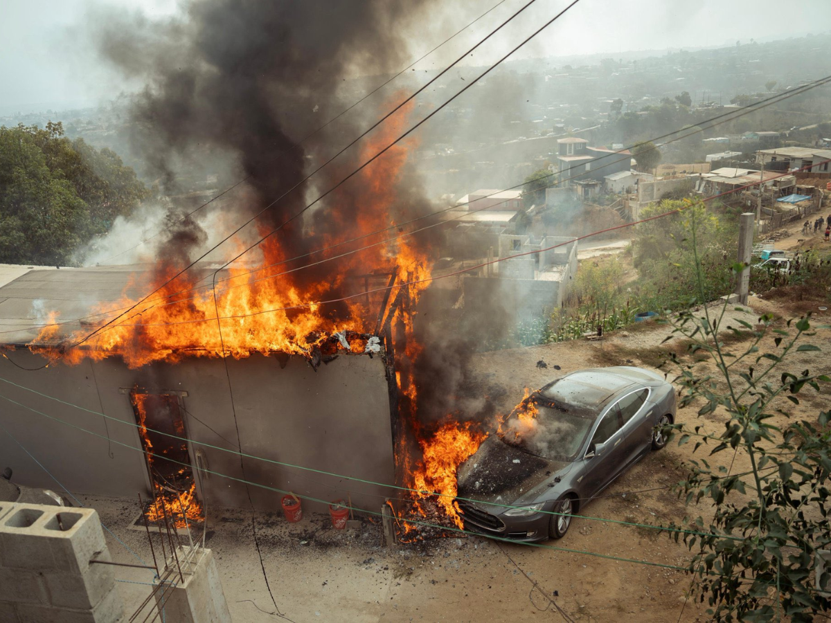 EV मालिकों के लिए जरूरी अपडेट! गलती से भी ना करें ये गलती, नहीं तो कार में लग जाएगी आग