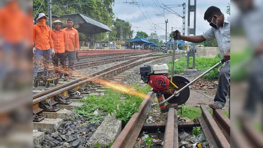 रेलवे कर्मचारियों के लिए बड़ी खबर, ID कार्ड के लिए नहीं लगाने होंगे चक्कर, एक क्लिक में हो जाएगा काम