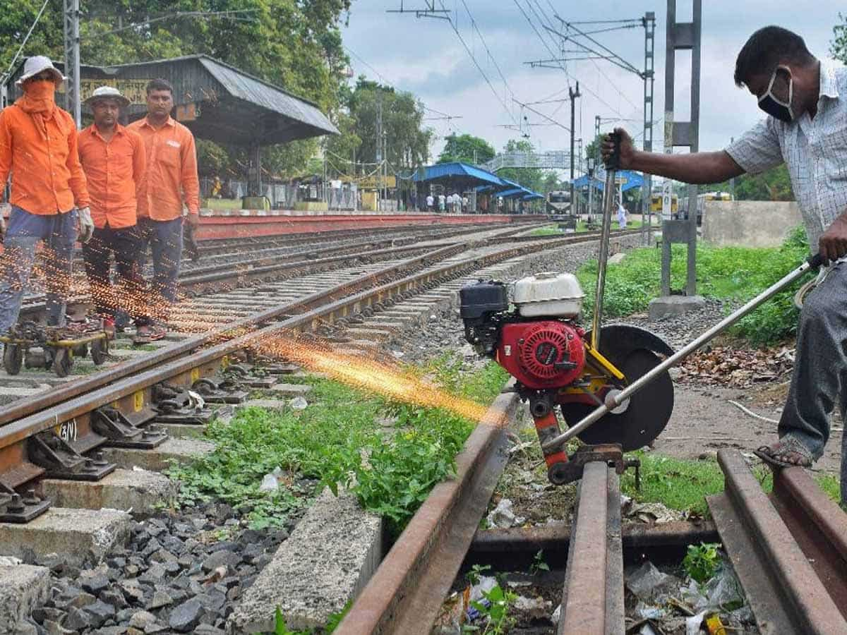 रेलवे कर्मचारियों के लिए बड़ी खबर, ID कार्ड के लिए नहीं लगाने होंगे चक्कर, एक क्लिक में हो जाएगा काम