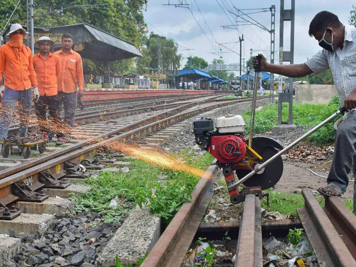 रेलवे कर्मचारियों के लिए बड़ी खबर, ID कार्ड के लिए नहीं लगाने होंगे चक्कर, एक क्लिक में हो जाएगा काम
