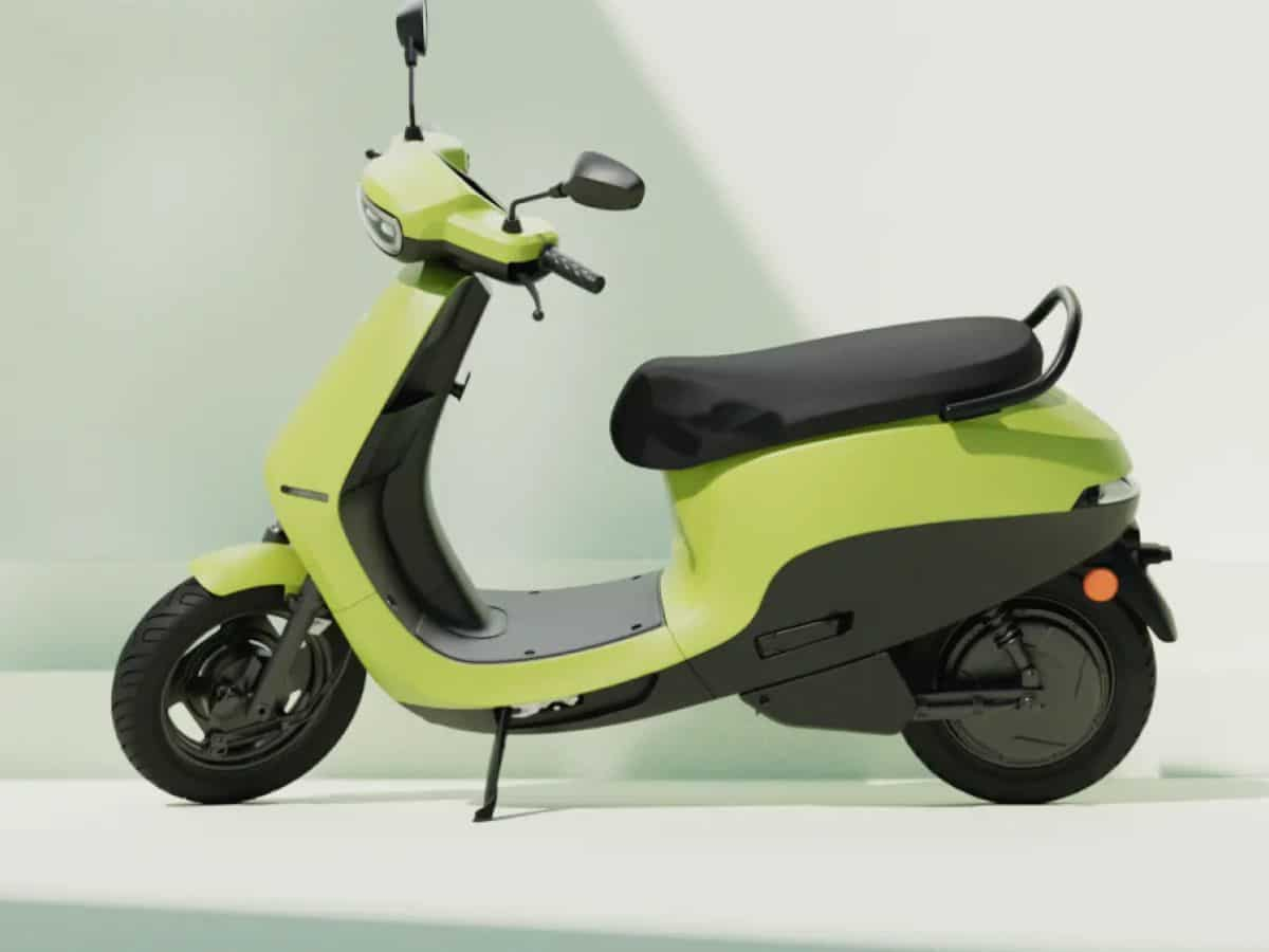 Ola Electric की लिस्टिंग फ्लैट, लेकिन पहले दिन ही अपर सर्किट के साथ बंद हुआ स्टॉक