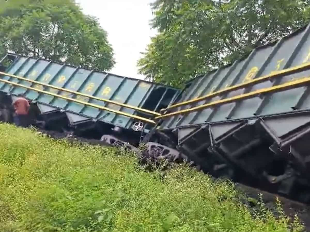 Train Accident: मालगाड़ी हादसे पर कांग्रेस के आरोपों को रेलवे ने किया 'डीरेल', कहा- न ट्रेन हमारी, न पटरी'