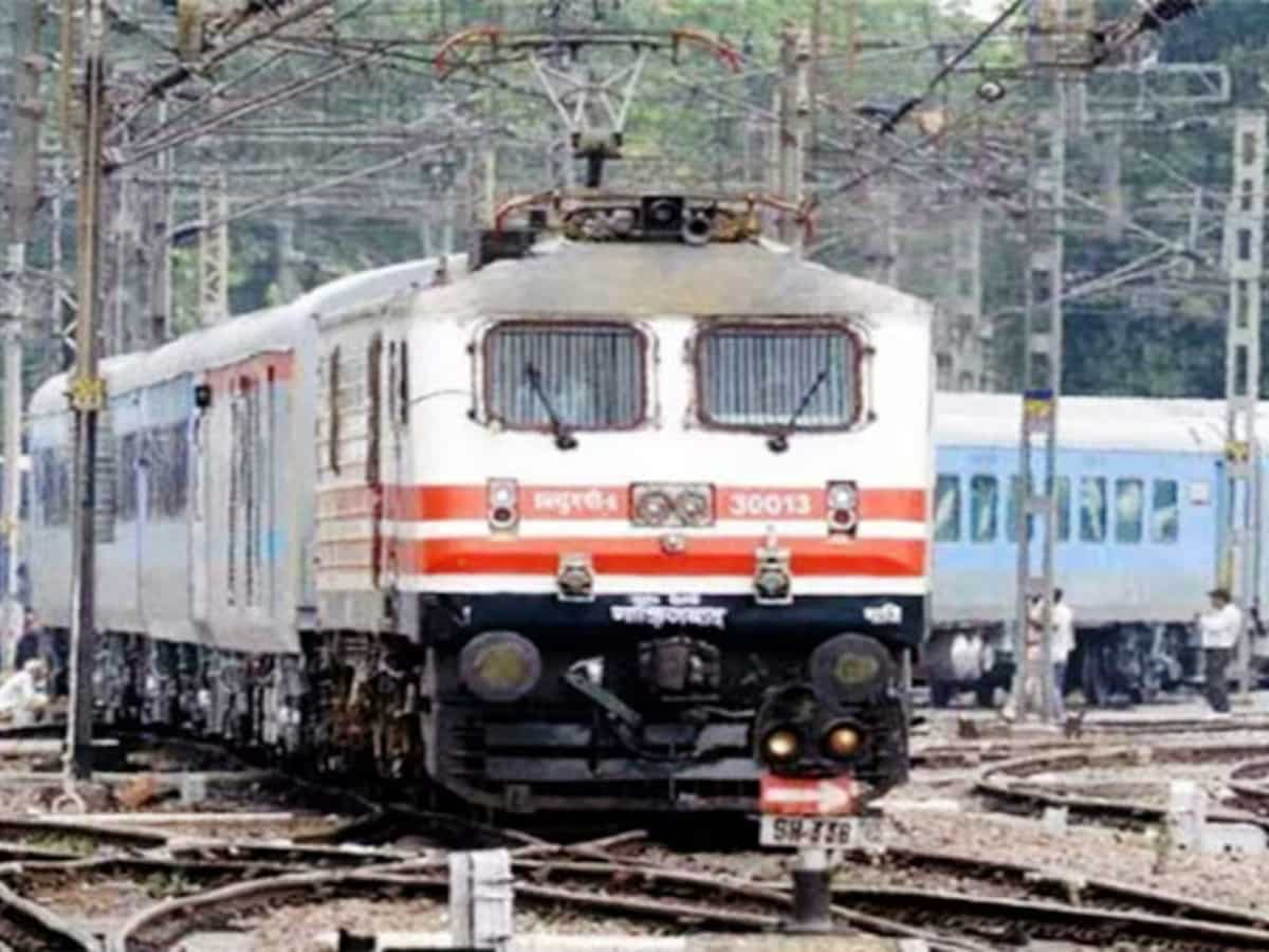 RRB Recruitment 2024: रेलवे में नौकरी का शानदार मौका, सैलरी मिलेगी ₹45 हजार! 17 अगस्त से करना है अप्लाई