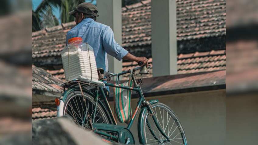 दुग्ध उत्पादकों को बड़ी सौगात, 10 रुपये लीटर मिलेगी सब्स‍िडी, दूध सप्लाई करने वालों का बीमा करेगी सरकार