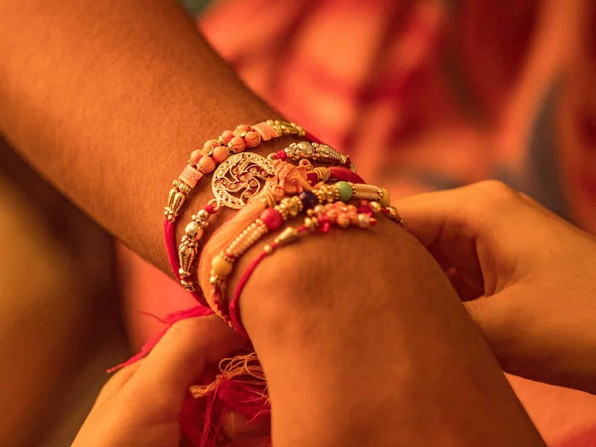 Raksha Bandhan 2024: 19 अगस्‍त को मनाया जाएगा रक्षाबंधन, भाई को राखी बांधते समय जरूर ध्‍यान रखें ये बातें