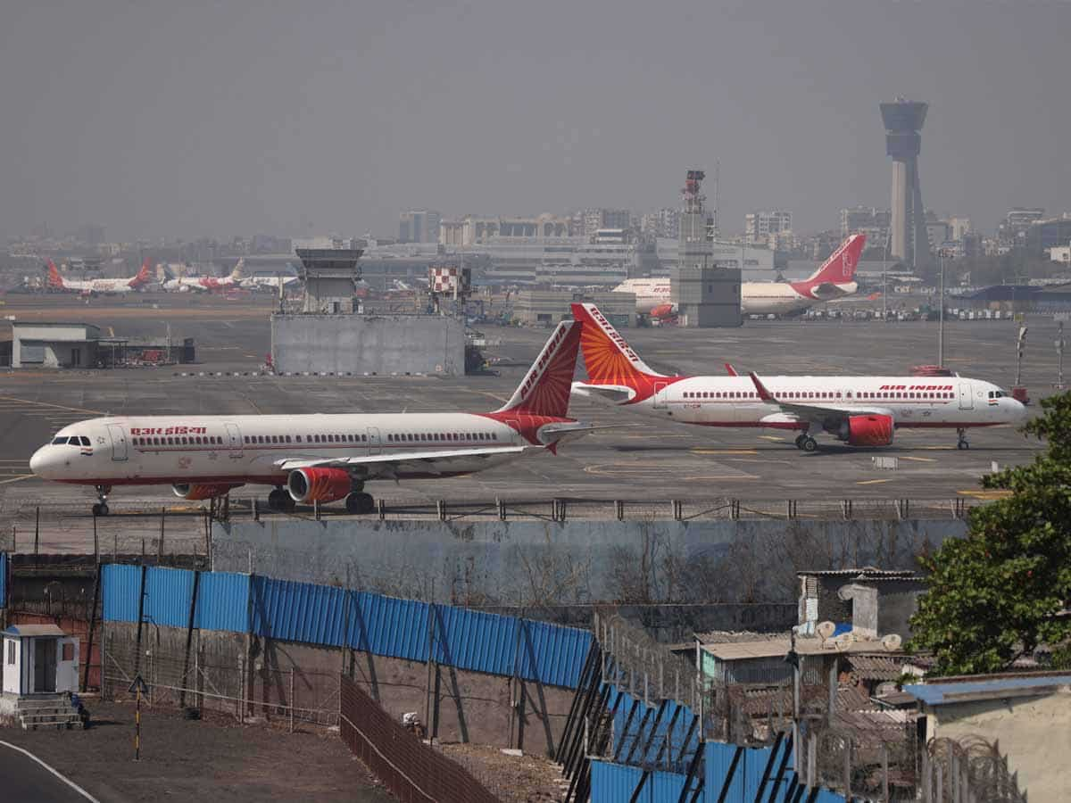 अयोग्य क्रू मेंबर्स से उड़ान संचालित करना Air India को पड़ा भारी,  DGCA ने लगाया 90 लाख रुपये का जुर्माना