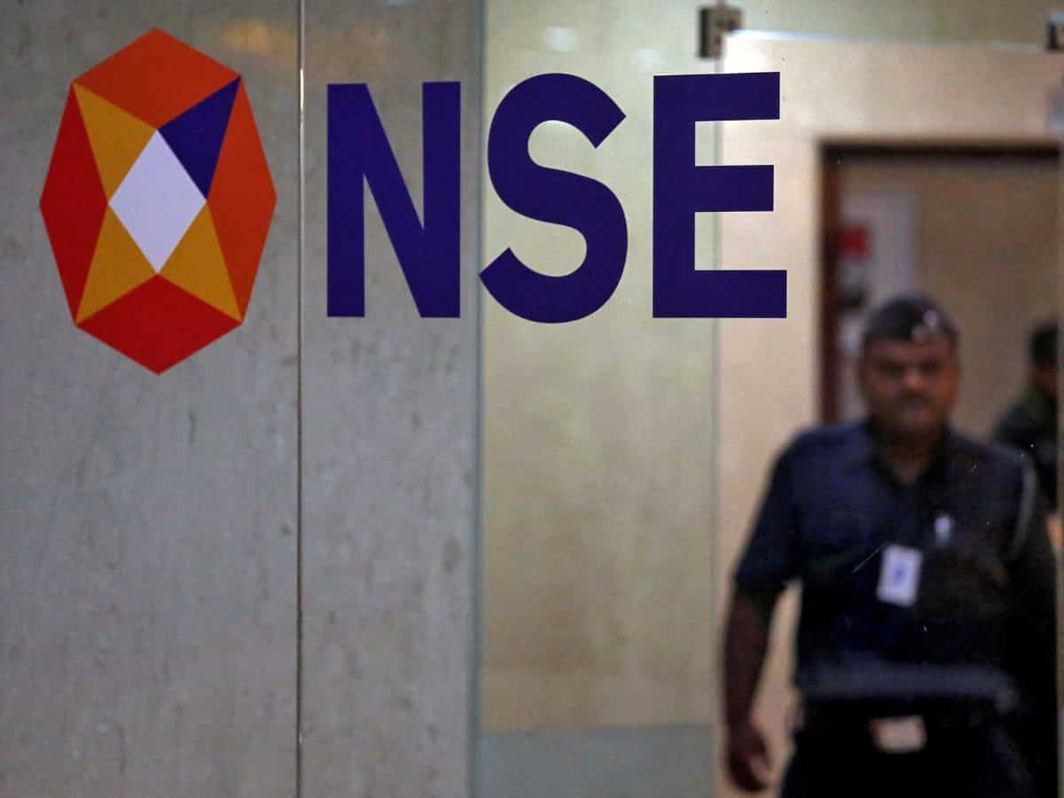 Stock Market Closing: बाजार में सुस्ती, सेंसेक्स-निफ्टी सपाट बंद; NBFC स्टॉक्स में जबरदस्त रैली