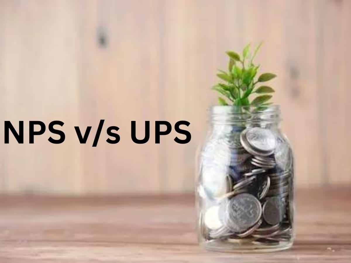 Explainer: NPS या UPS... सरकारी कर्मचारियों के लिए कौन सा है बेहतर ऑप्शन? जानें कहां मिलेगा ज्यादा फायदा