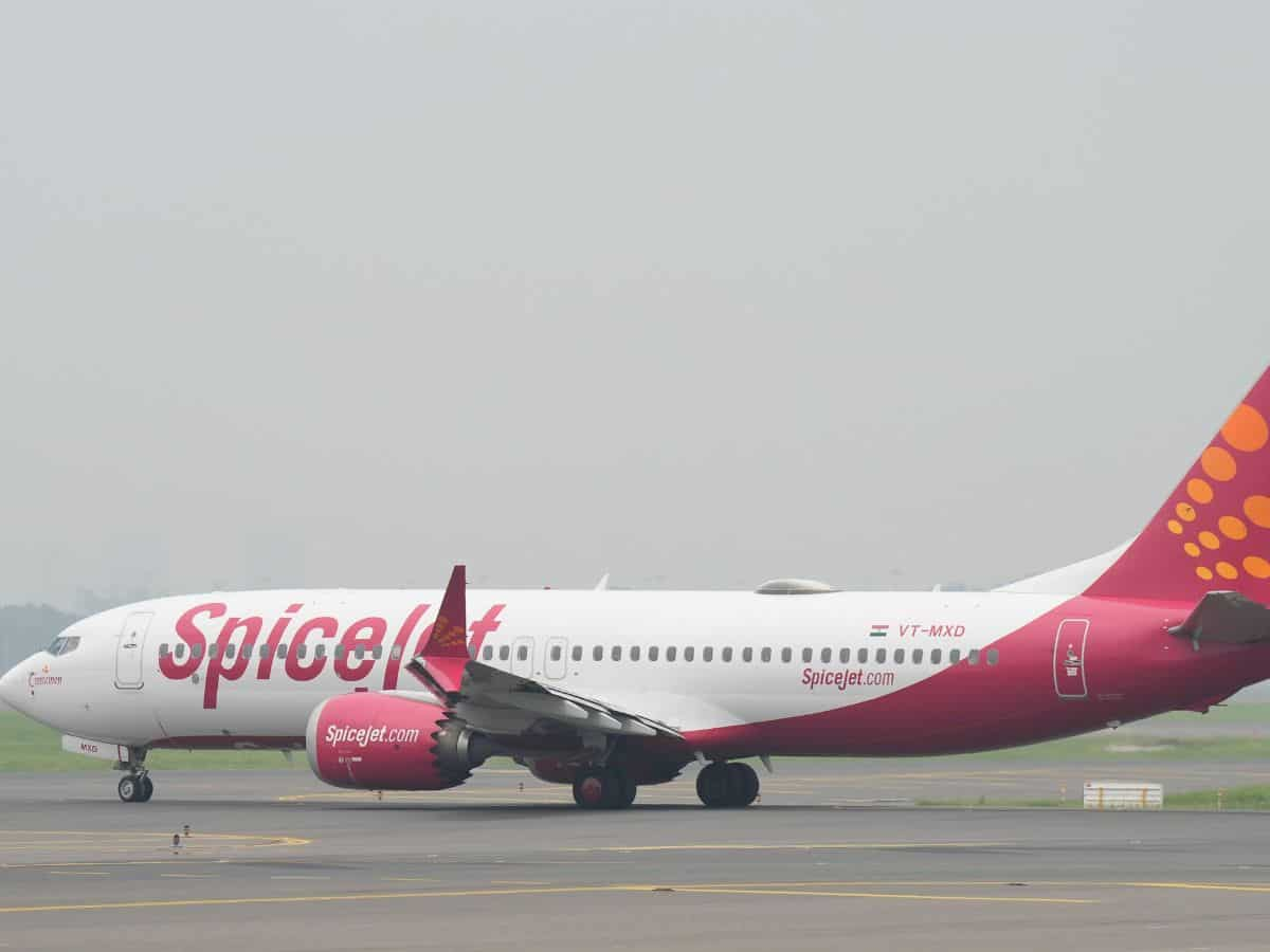 Financial Crisis झेल रही Spicejet ने 150 कर्मचारियों को 3 महीने की अवैतनिक छुट्टी पर भेजा, ये बताया कारण