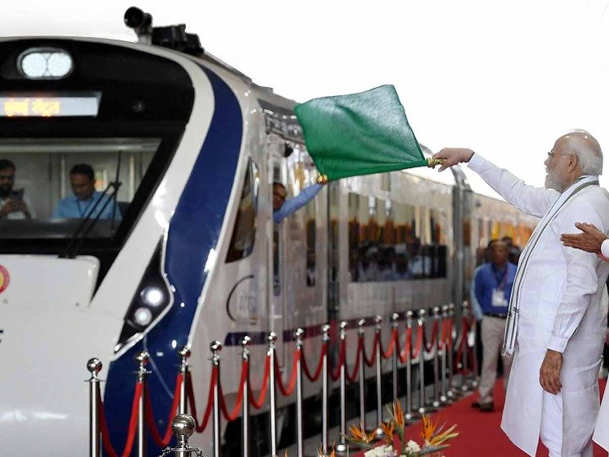 Latest Updates: बनारस-खजुराहो समेत 4 नई वंदे भारत ट्रेनों को हरी झंडी दिखाएंगे पीएम मोदी, पचमढ़ी आएंगे राहुल गांधी Latest Updates: बनारस-खजुराहो समेत 4 नई वंदे भारत ट्रेनों को हरी झंडी दिखाएंगे पीएम मोदी, पचमढ़ी आएंगे राहुल गांधी